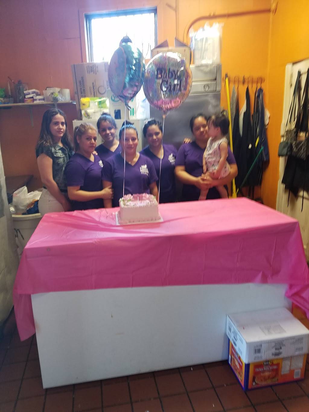 Clinton Panaderia & Pupuseria | restaurant | 429 Clinton St, Hempstead, NY 11550, USA | 5163853233 OR +1 516-385-3233