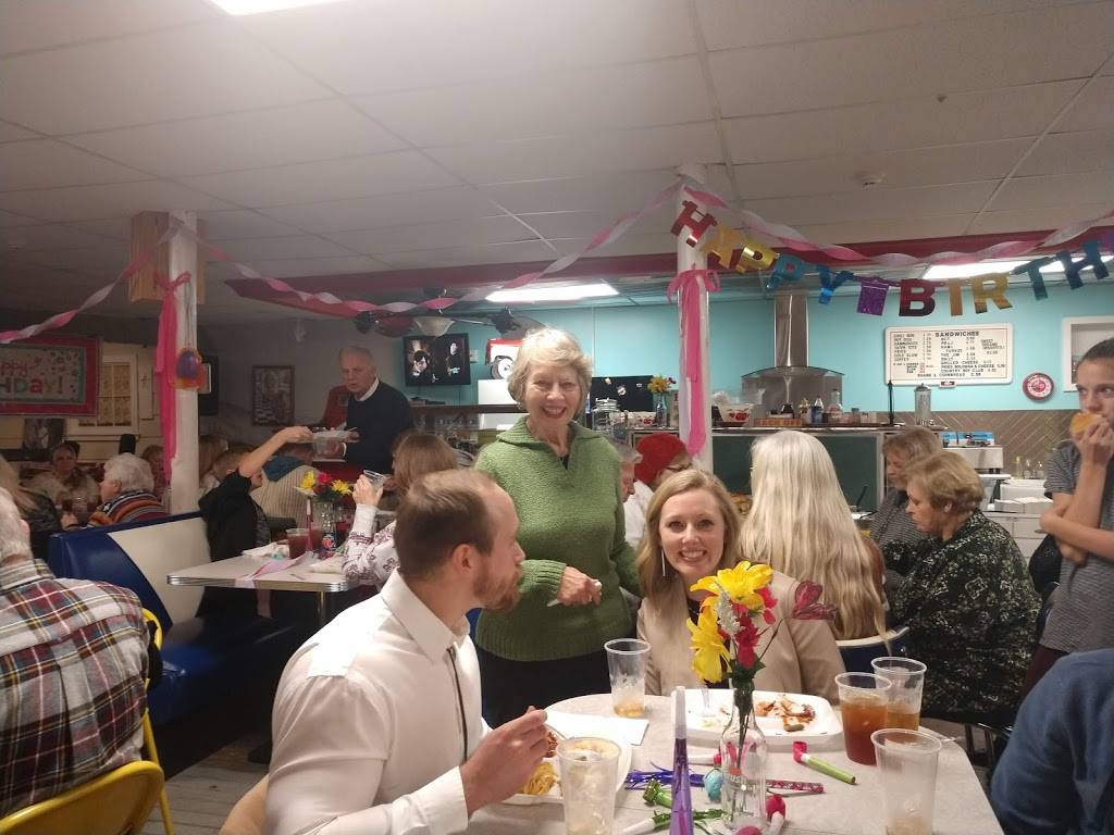 Crooked Road General Store | restaurant | 6292 Gate City Hwy, Bristol, VA 24202, USA | 2766449958 OR +1 276-644-9958