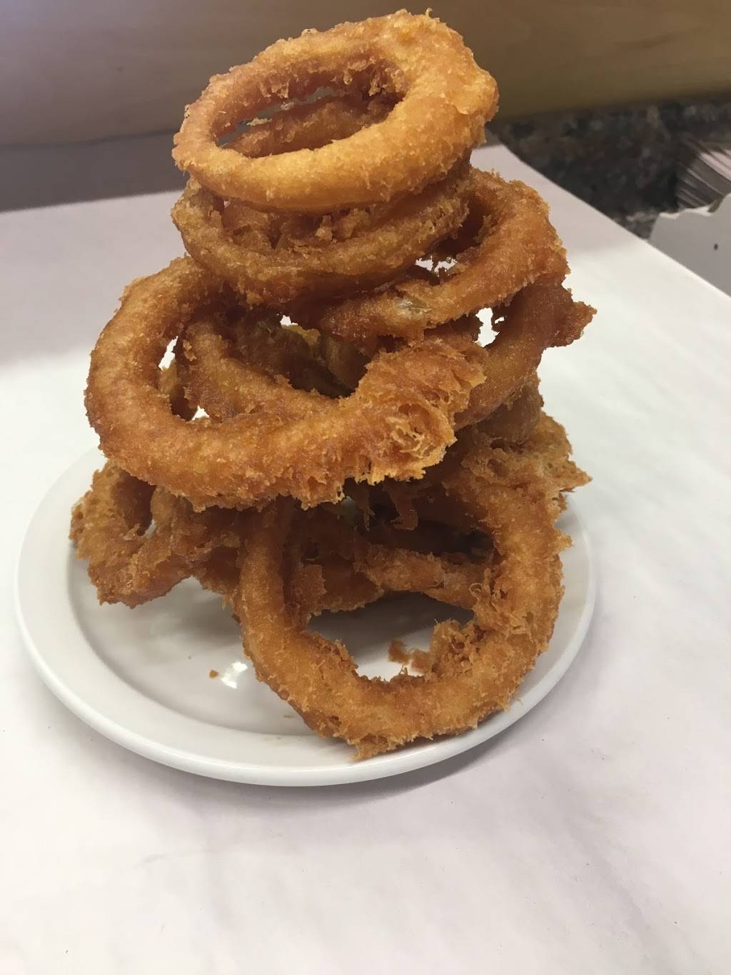 Harrys Fish & Chips | restaurant | 1138 Fennell Ave E, Hamilton, ON L8T 1S5, Canada | 9053830074 OR +1 905-383-0074