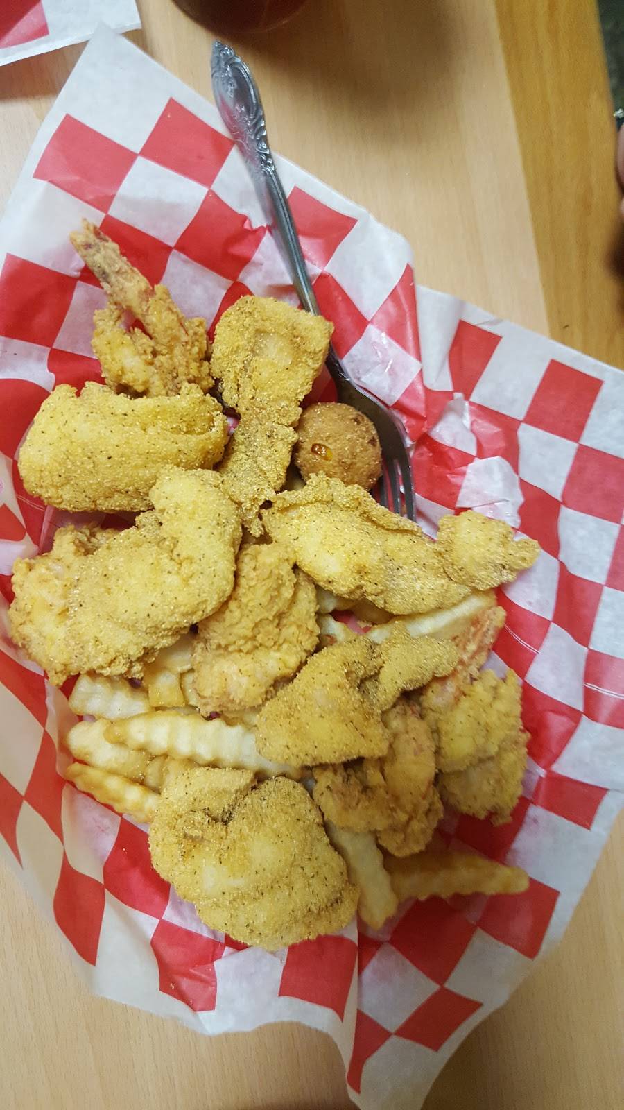 Fish Tales | restaurant | 20126 Loop 494, New Caney, TX 77357, USA | 2816891886 OR +1 281-689-1886