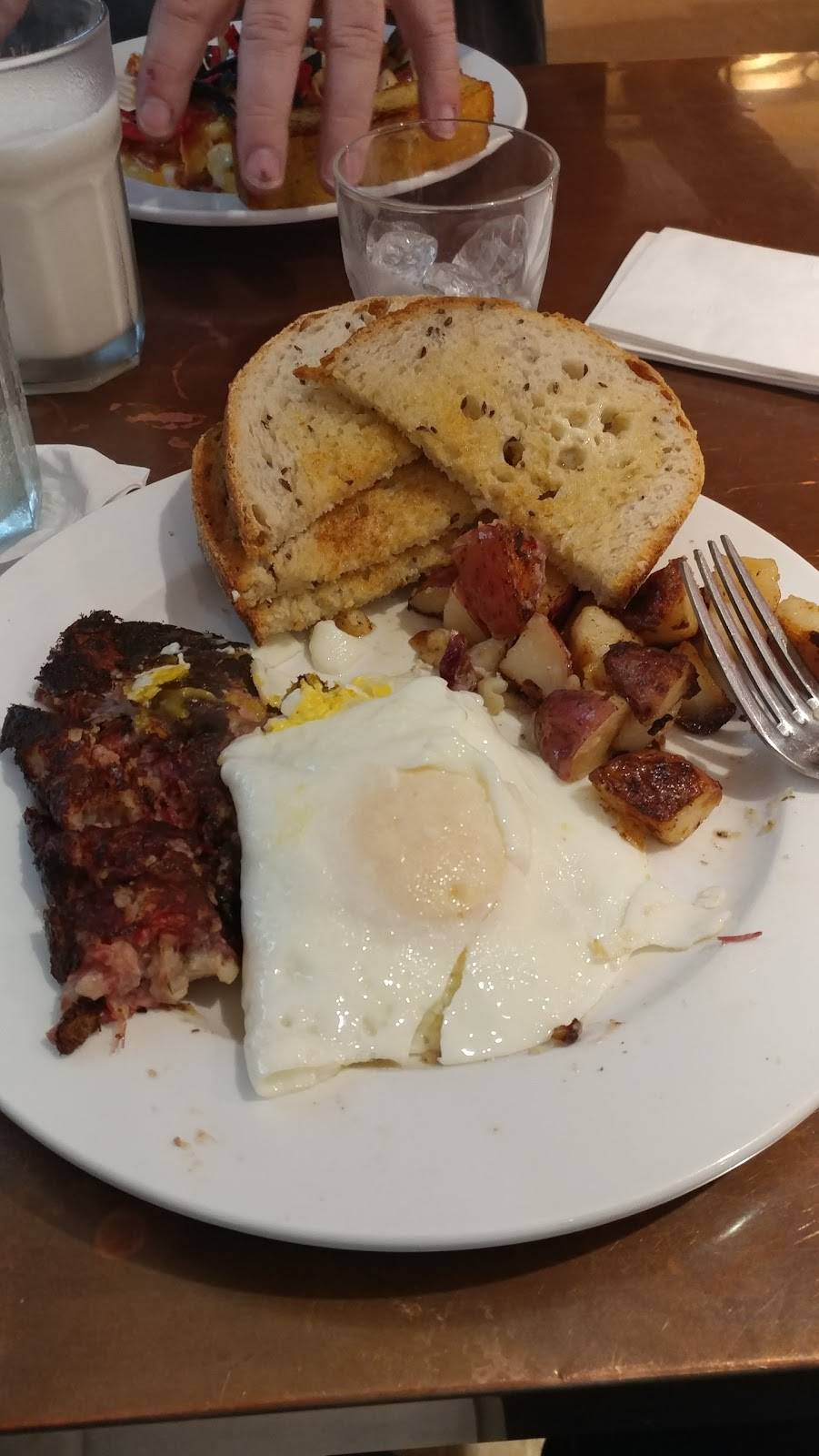 Apple Barn Cafe | restaurant | 52 Palmer Rd, Brimfield, MA 01010, USA | 4132454575 OR +1 413-245-4575