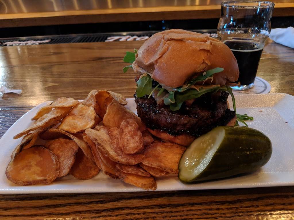 Two Stones Pub | restaurant | 2-3 Chesmar Plaza, Newark, DE 19713, USA | 3022941890 OR +1 302-294-1890