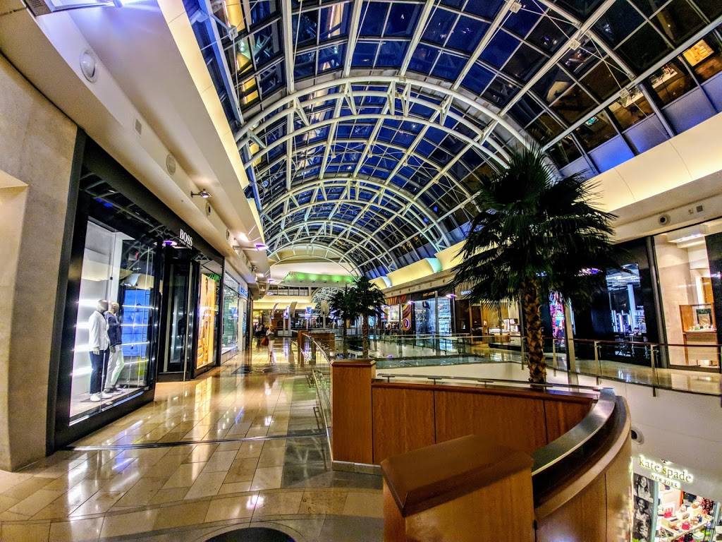 California Pizza Kitchen | restaurant | 4200 Conroy Rd, Orlando, FL 32839, USA | 4072487887 OR +1 407-248-7887