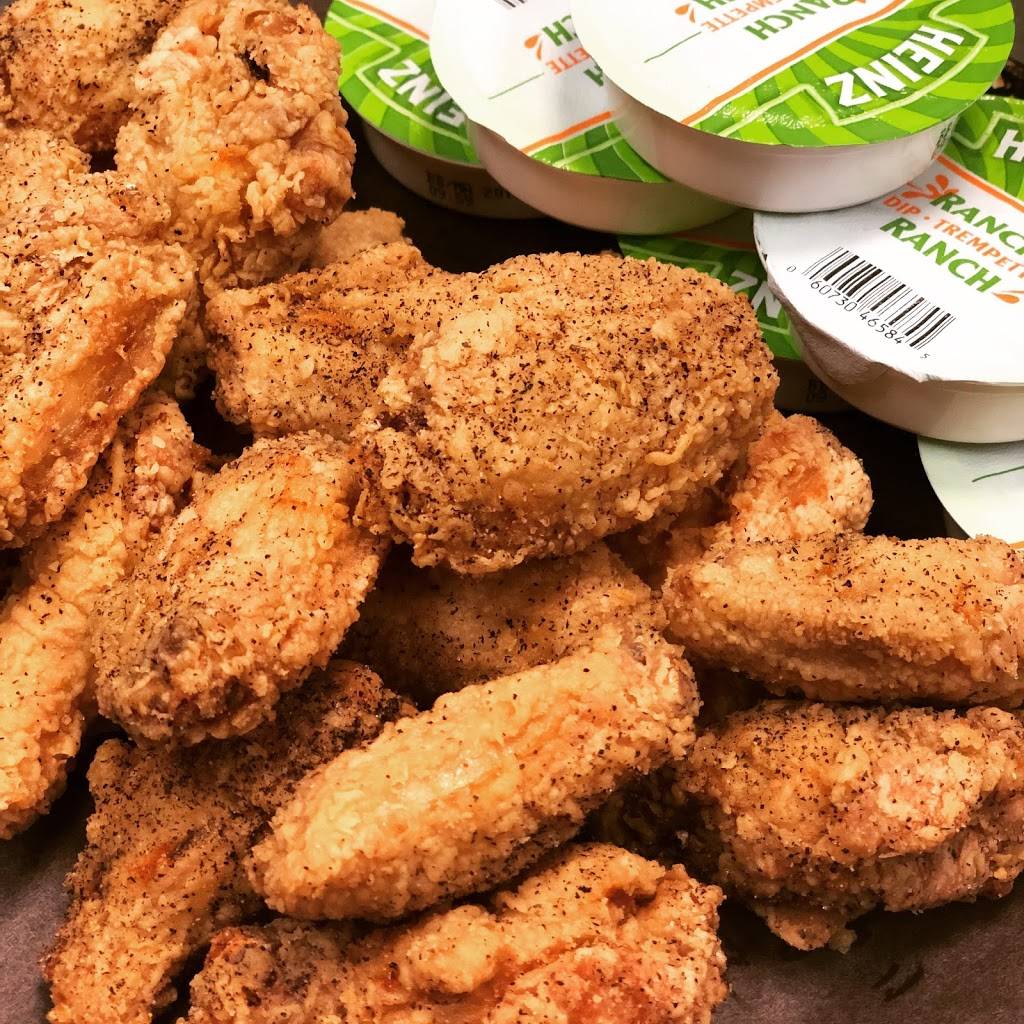 Right Wingers | restaurant | 2184 Mountain Grove Ave, Burlington, ON L7P 2J3, Canada | 9053311944 OR +1 905-331-1944