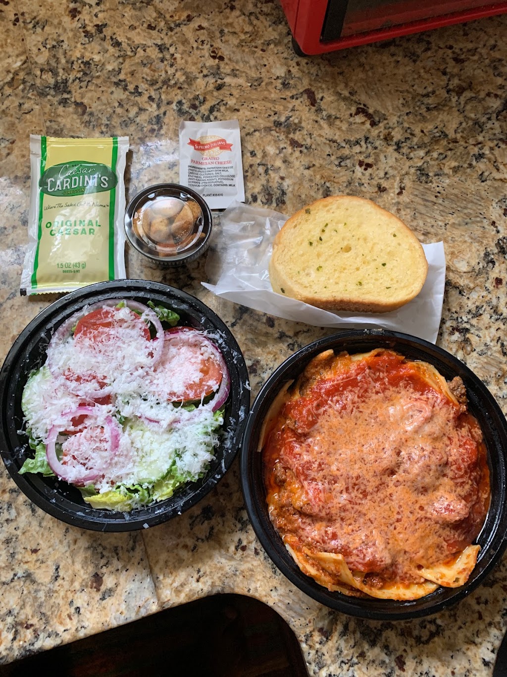 Lloyals Famous Lasagna | restaurant | 1122 Elmwood Ave, Buffalo, NY 14222, USA | 7169315264 OR +1 716-931-5264