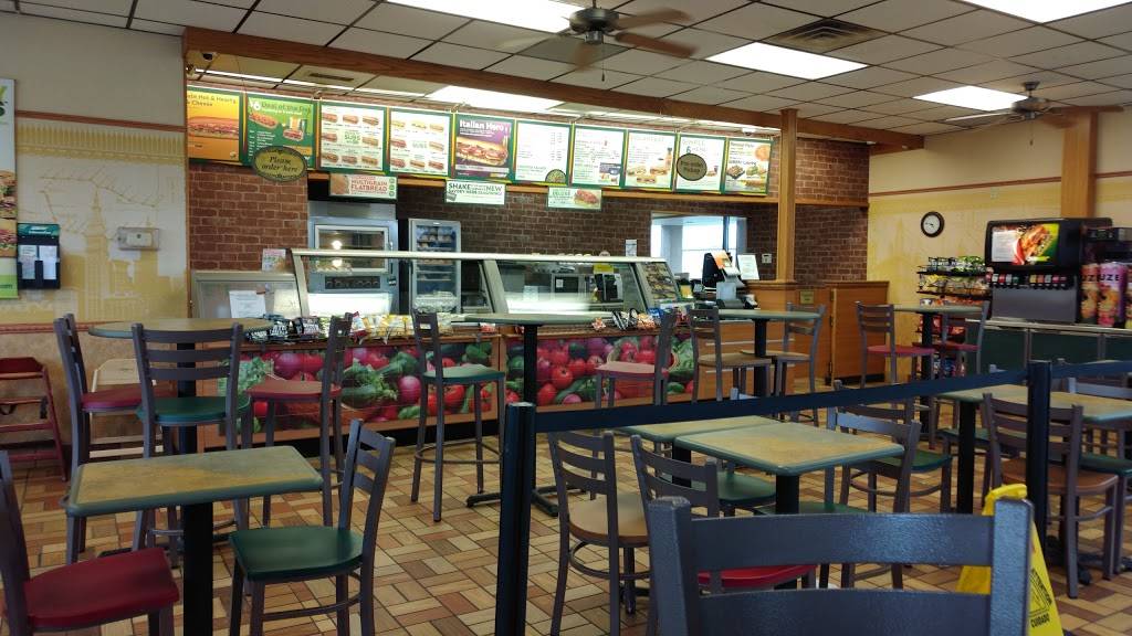 Subway | meal takeaway | 1905 E Hwy 7, Montevideo, MN 56265, USA | 3202692233 OR +1 320-269-2233