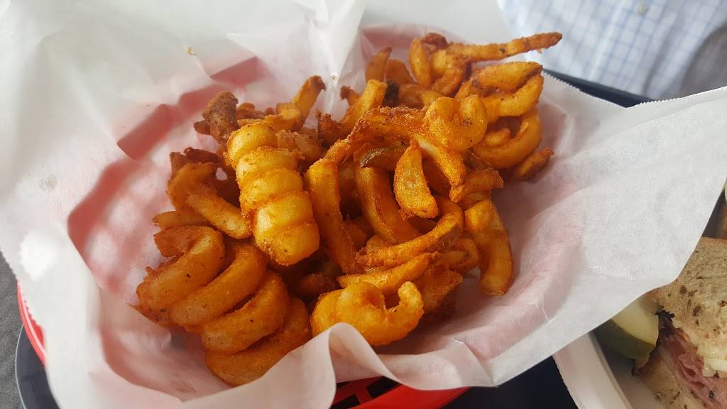 Garys Deli | meal takeaway | 3309 East Coast Hwy, Corona Del Mar, CA 92625, USA | 9496752193 OR +1 949-675-2193