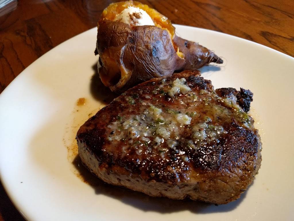 Outback Steakhouse | restaurant | 4910 Tamiami Trail N, Naples, FL 34103, USA | 2394347100 OR +1 239-434-7100