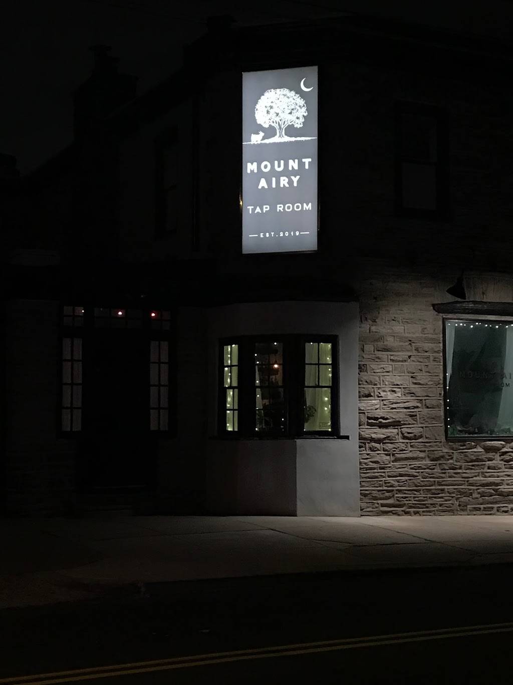 Mount Airy Tap Room | restaurant | 300 W Mt Pleasant Ave, Philadelphia, PA 19119, USA | 2677666668 OR +1 267-766-6668