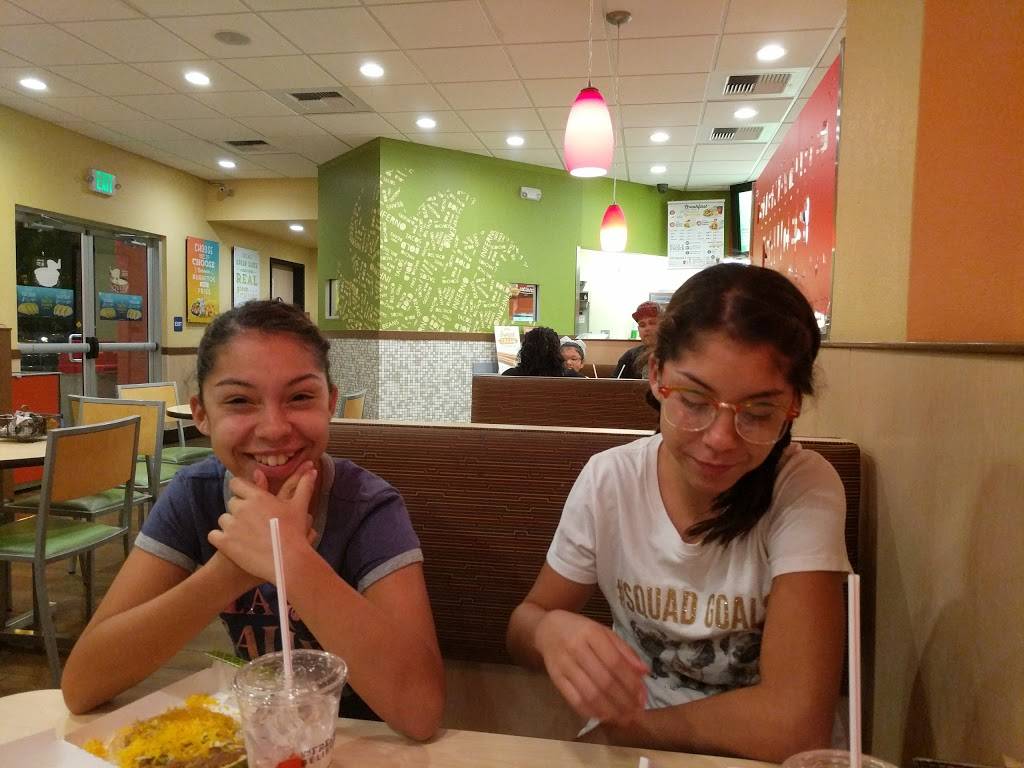 Del Taco | meal takeaway | 1415 Hillman St, Tulare, CA 93274, USA | 5596879058 OR +1 559-687-9058