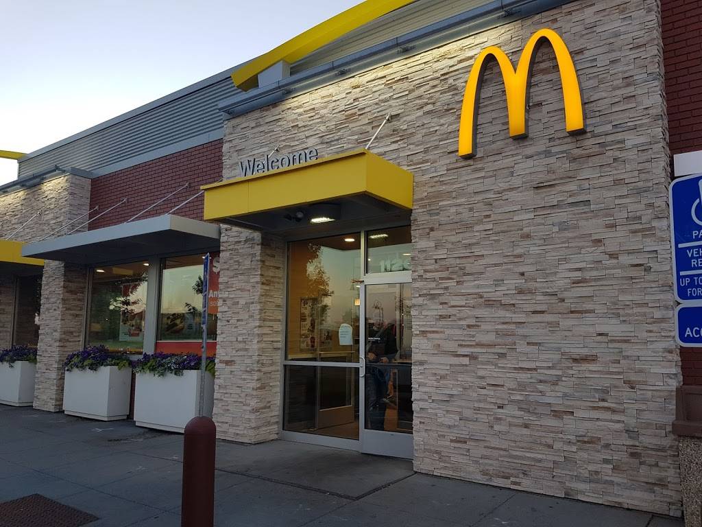 McDonalds | cafe | 1120 Hazeltine Blvd, Chaska, MN 55318, USA | 9523615414 OR +1 952-361-5414