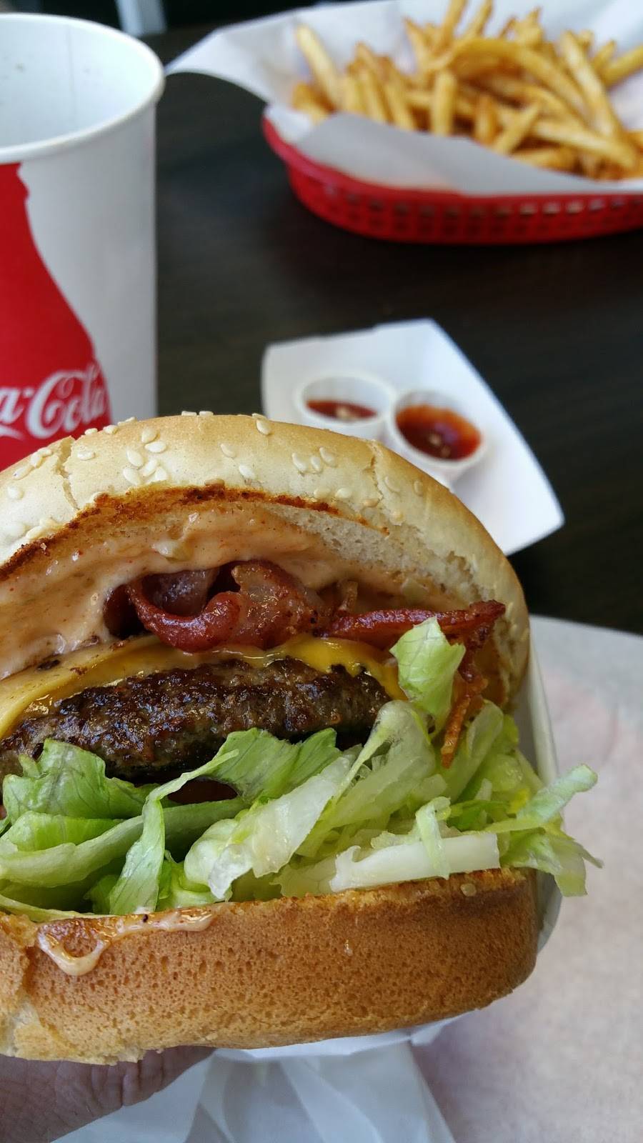 MVPs Grill & Patio | restaurant | 2742 E 4th St, Long Beach, CA 90814, USA | 5624390809 OR +1 562-439-0809