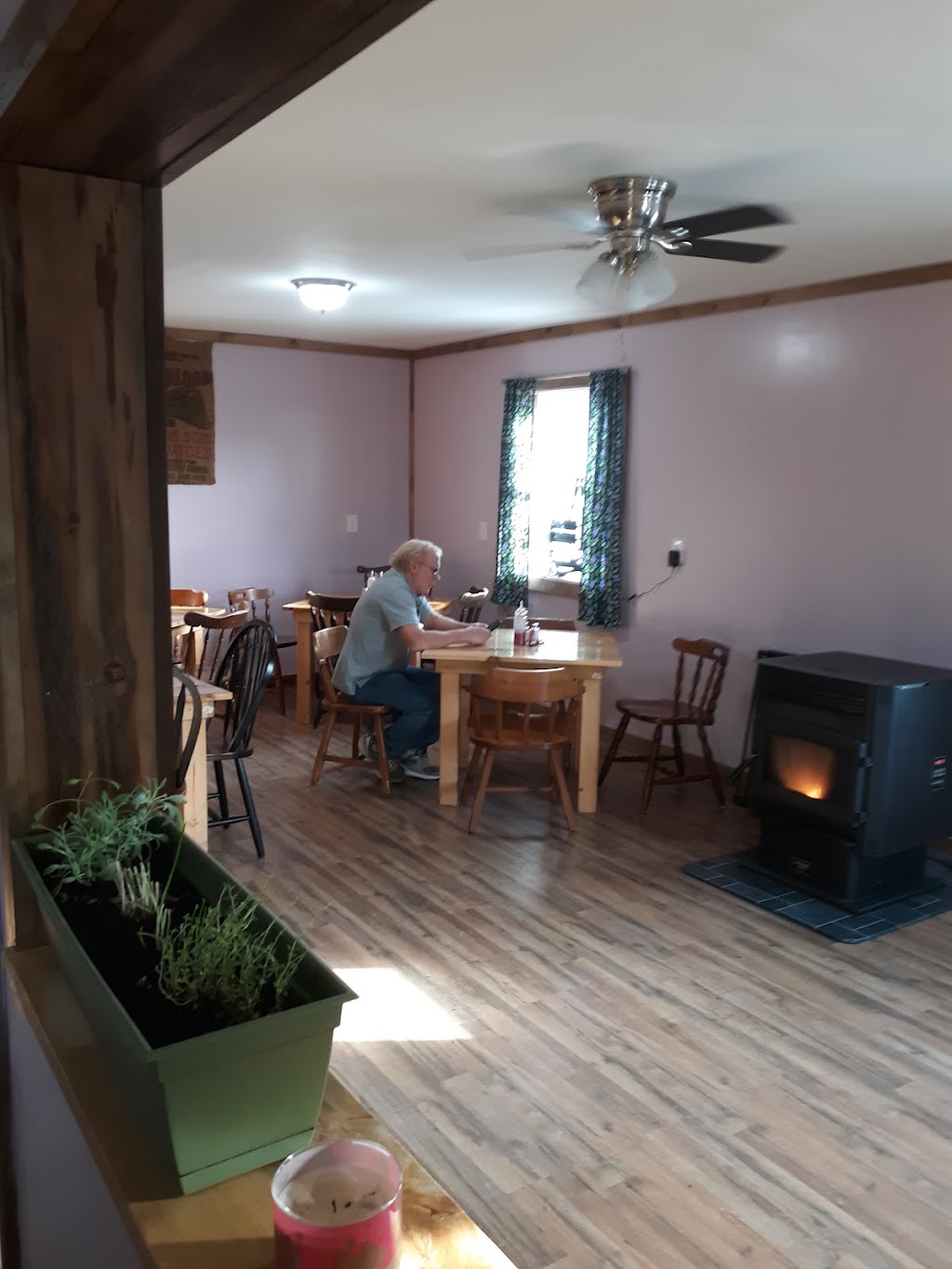 Taste of Home restaurant | restaurant | 1701 Main St, Mapleton, ME 04757, USA | 2077683333 OR +1 207-768-3333