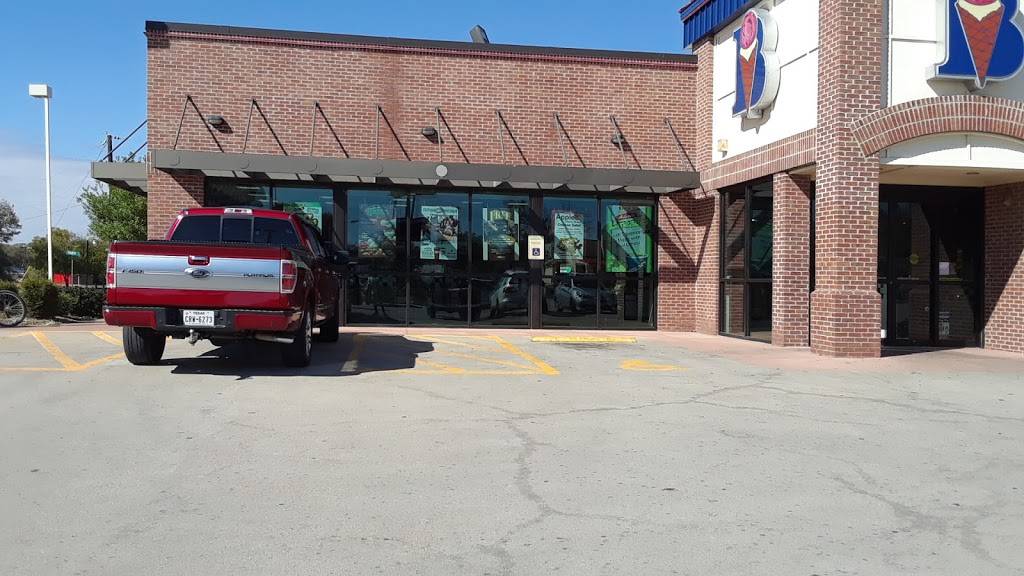 Braums Ice Cream & Burger Restaurant | restaurant | 1100 W Moore Ave, Terrell, TX 75160, USA | 9725512855 OR +1 972-551-2855