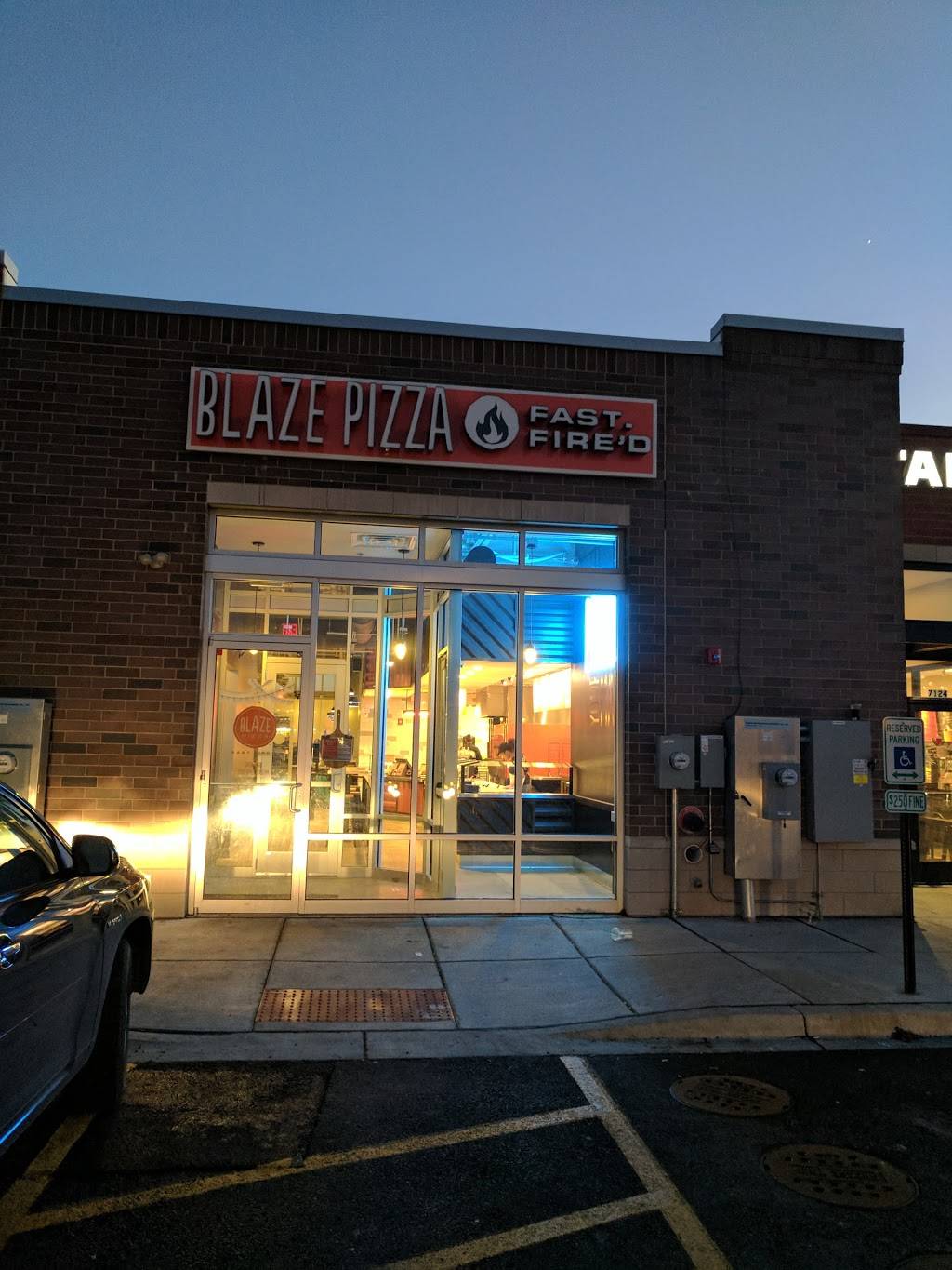 Blaze Pizza | meal takeaway | 7122 Cermak Rd, Berwyn, IL 60402, USA | 7082706058 OR +1 708-270-6058