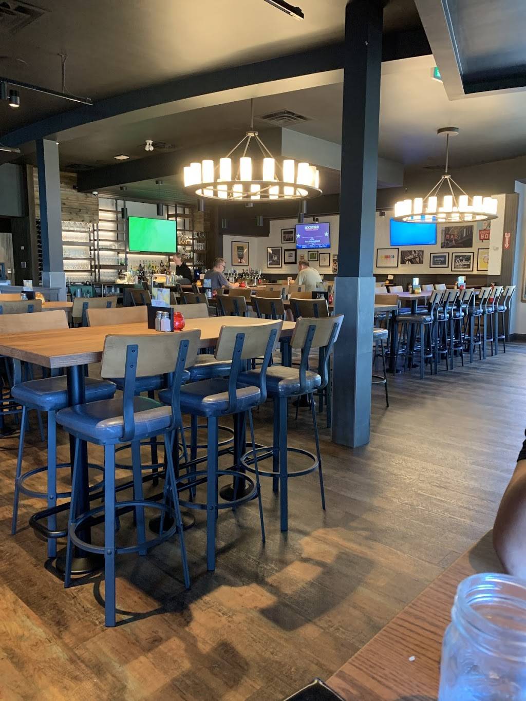 State & Main Kitchen & Bar | restaurant | 301 Hays Blvd, Oakville, ON L6H 6Z3, Canada | 2898131772 OR +1 289-813-1772