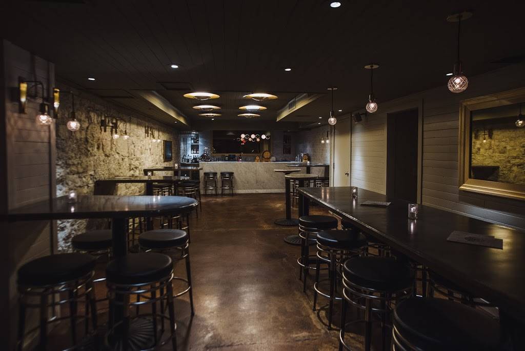 Oak & Oyster | restaurant | 724 N Milwaukee St, Milwaukee, WI 53202, USA | 4143237434 OR +1 414-323-7434