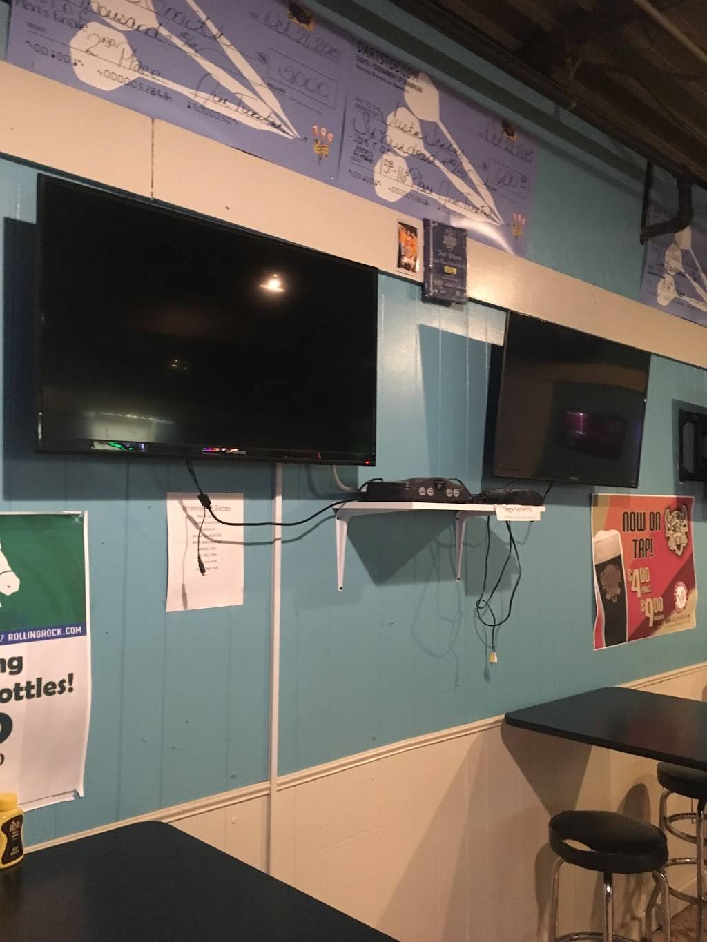 Squirrelys Bar and Grill | night club | 4545 N Brighton Ave, Kansas City, MO 64117, USA | 8164138878 OR +1 816-413-8878