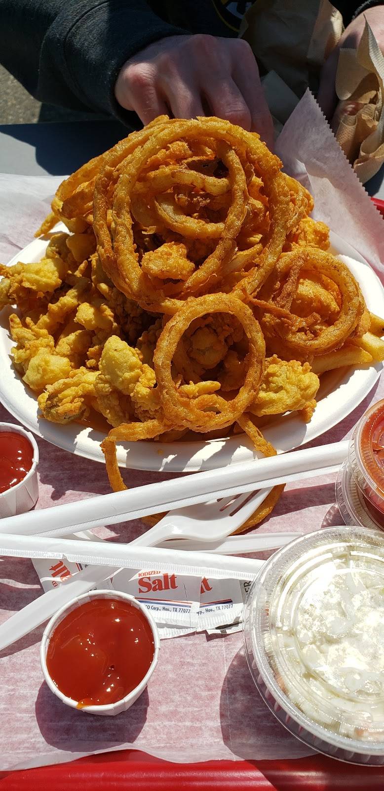 Pirates Cove | restaurant | 74 Providence Rd, Linwood, MA 01525, USA | 5082340700 OR +1 508-234-0700