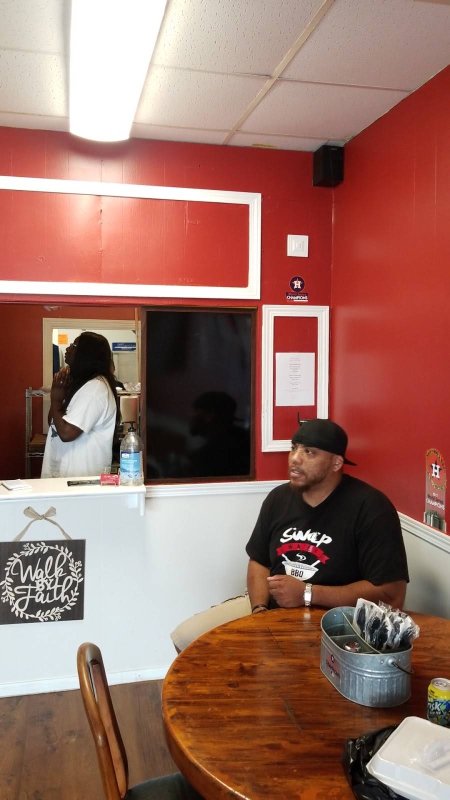 Brisket Joint & Swap Water BBQ | restaurant | 3622 Aldine Mail Rte Rd, Houston, TX 77039, USA | 8323524225 OR +1 832-352-4225