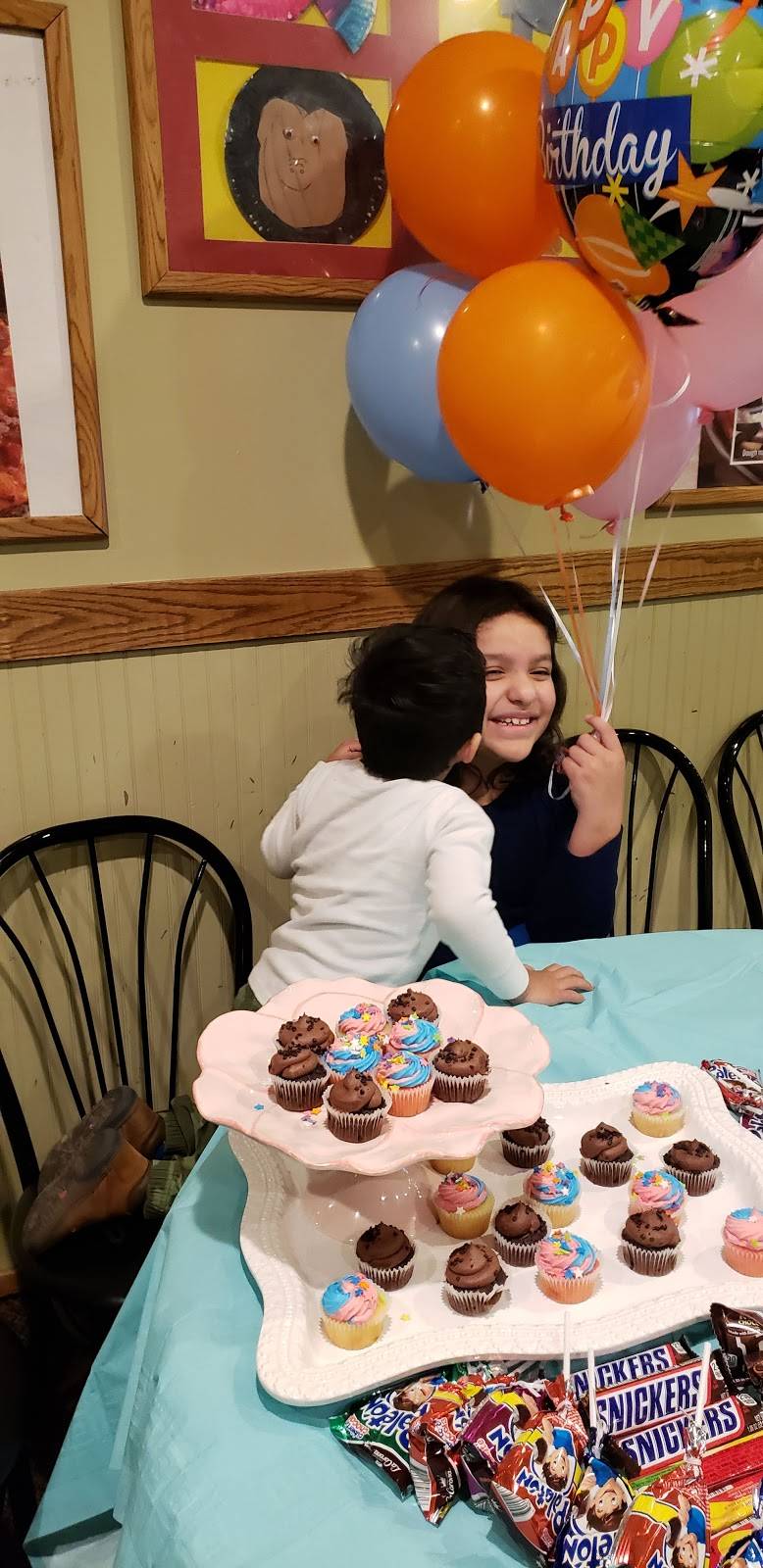 Round Table Pizza | meal delivery | 128 Woodside Rd, Redwood City, CA 94061, USA | 6503652770 OR +1 650-365-2770