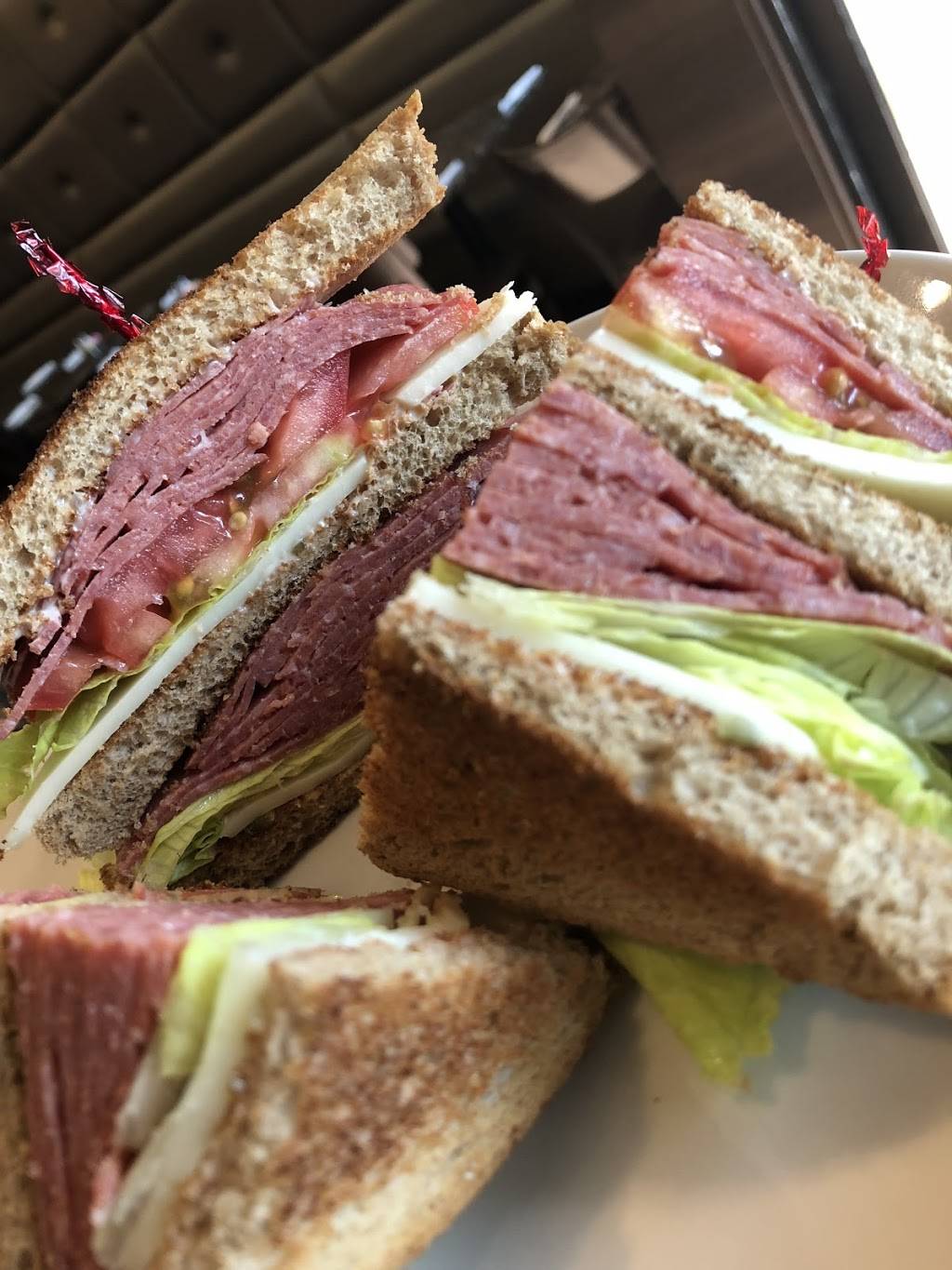 Embers Deli | restaurant | 3598 W Maple Rd, Bloomfield Hills, MI 48301, USA | 2486451033 OR +1 248-645-1033