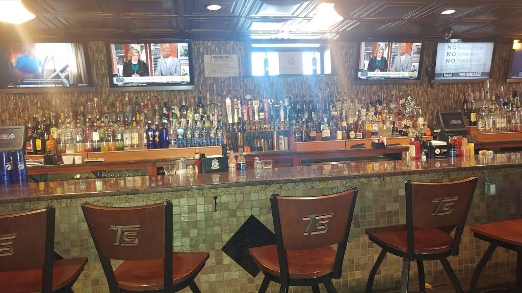 Top Shelf Bar & Grill | restaurant | 1825 Acushnet Ave, New Bedford, MA 02746, USA | 7742022071 OR +1 774-202-2071