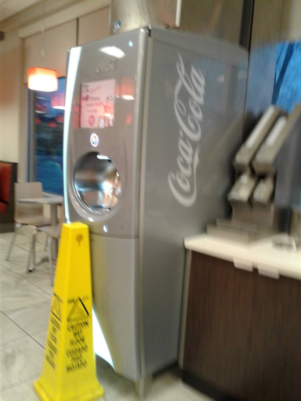 Wendys | restaurant | 3560 Greenfield Rd, Dearborn, MI 48120, USA | 3132405295 OR +1 313-240-5295