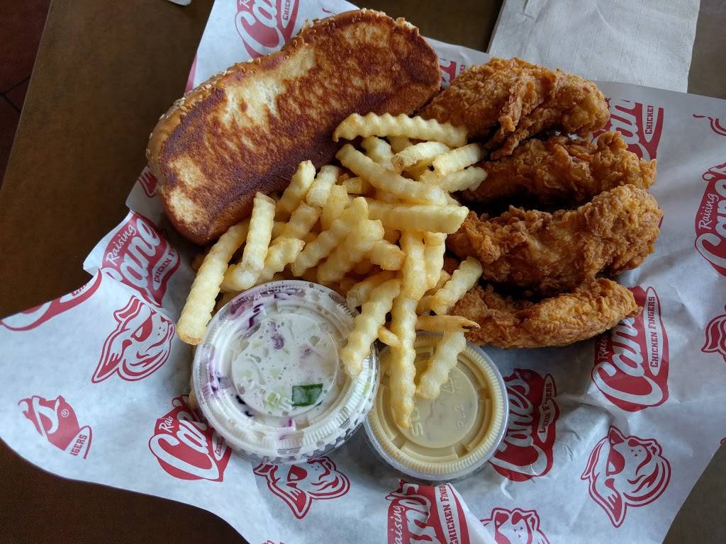 Raising Canes Chicken Fingers | meal takeaway | 2030 Harrodsburg Rd, Lexington, KY 40503, USA | 8592780015 OR +1 859-278-0015