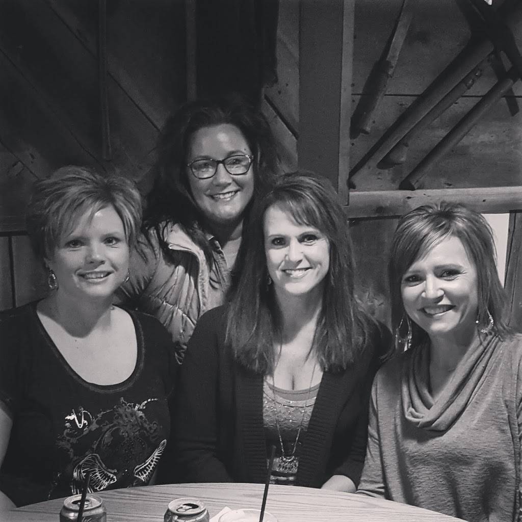 Garfields Bar & Grill | restaurant | 112 E Garfield Ave, Cissna Park, IL 60924, USA | 8154572419 OR +1 815-457-2419