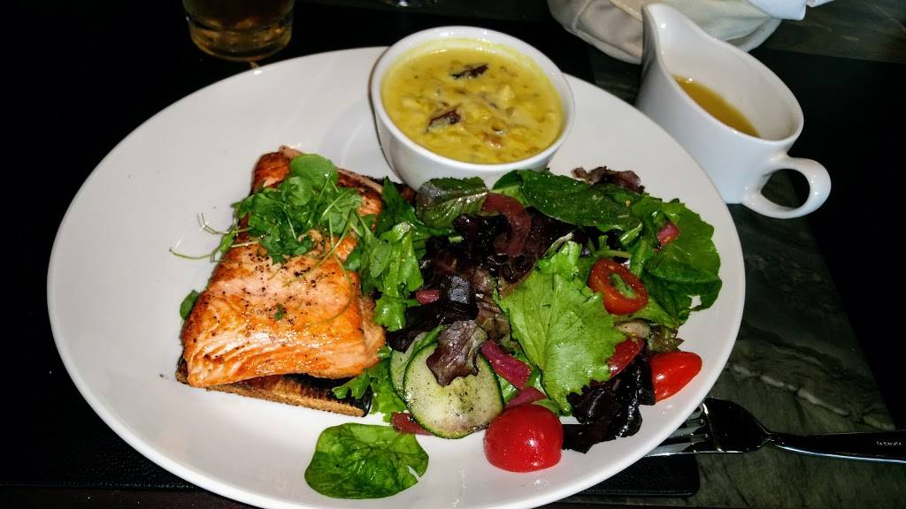 Michael Jordans Restaurant | cafe | 1225 22nd St, Oak Brook, IL 60523, USA | 6308282932 OR +1 630-828-2932