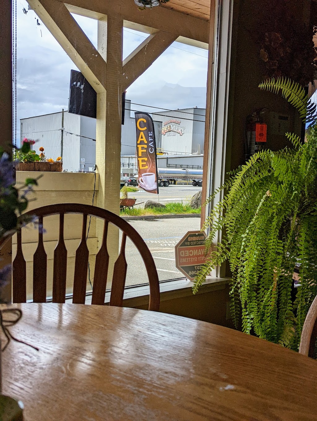 Fernbridge Cafe & Coffee Barn | restaurant | 623 Fernbridge Dr, Fortuna, CA 95540, USA | 7077863900 OR +1 707-786-3900