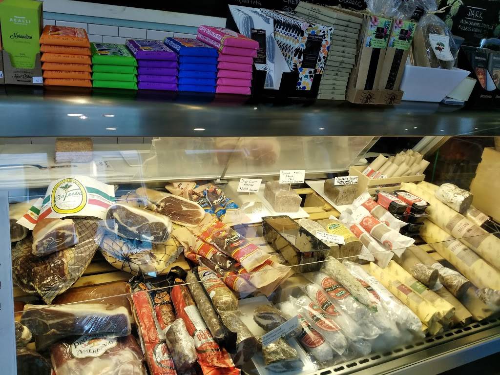 St. James Cheese Company - Uptown | restaurant | 5004 Prytania St, New Orleans, LA 70115, USA | 5048994737 OR +1 504-899-4737