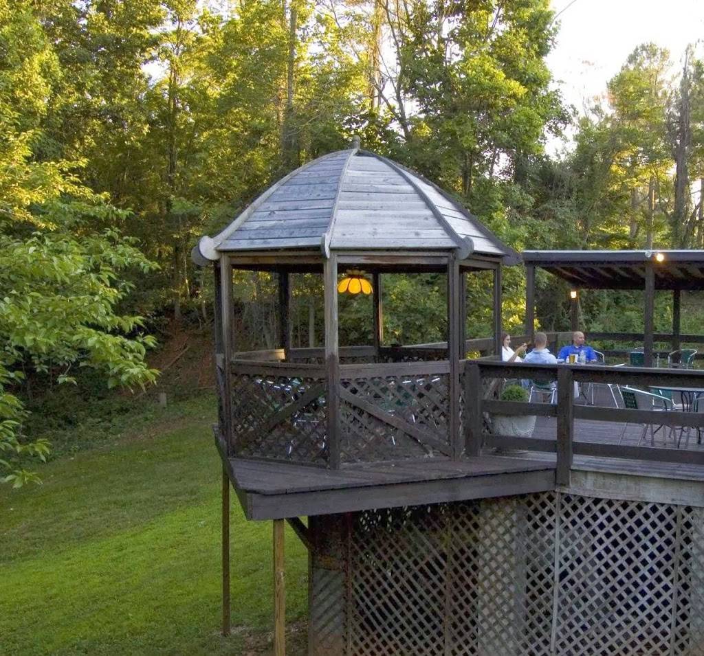 Stoney Badger Tavern | night club | 3009 Old Forest Rd, Lynchburg, VA 24501, USA | 4343843004 OR +1 434-384-3004