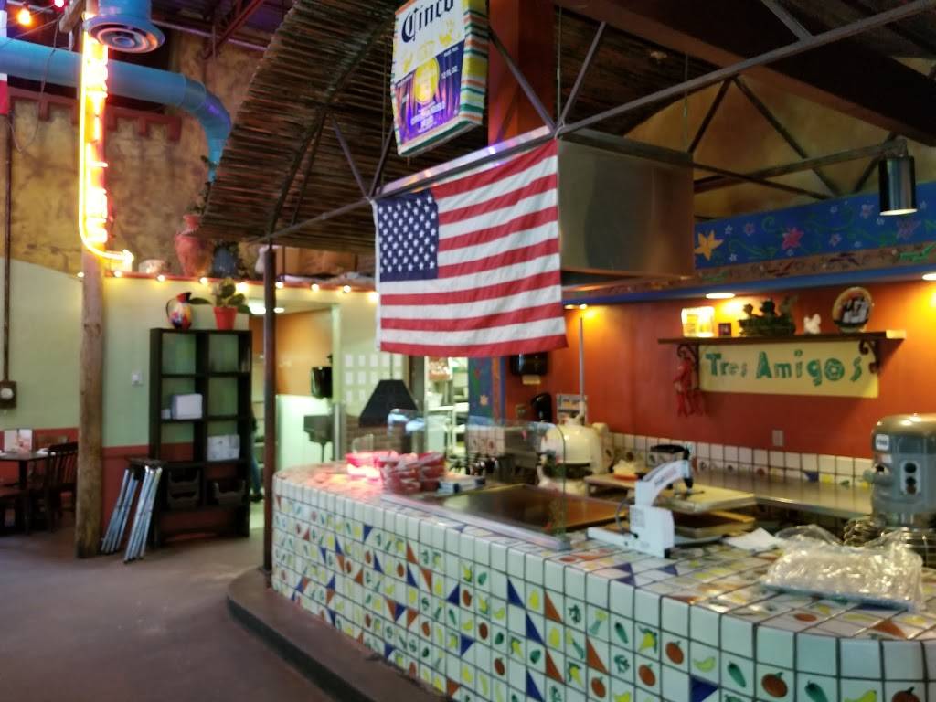 Tres Amigos Cantina | restaurant | 2025 W Brandon Blvd, Brandon, FL 33511, USA | 8136896476 OR +1 813-689-6476