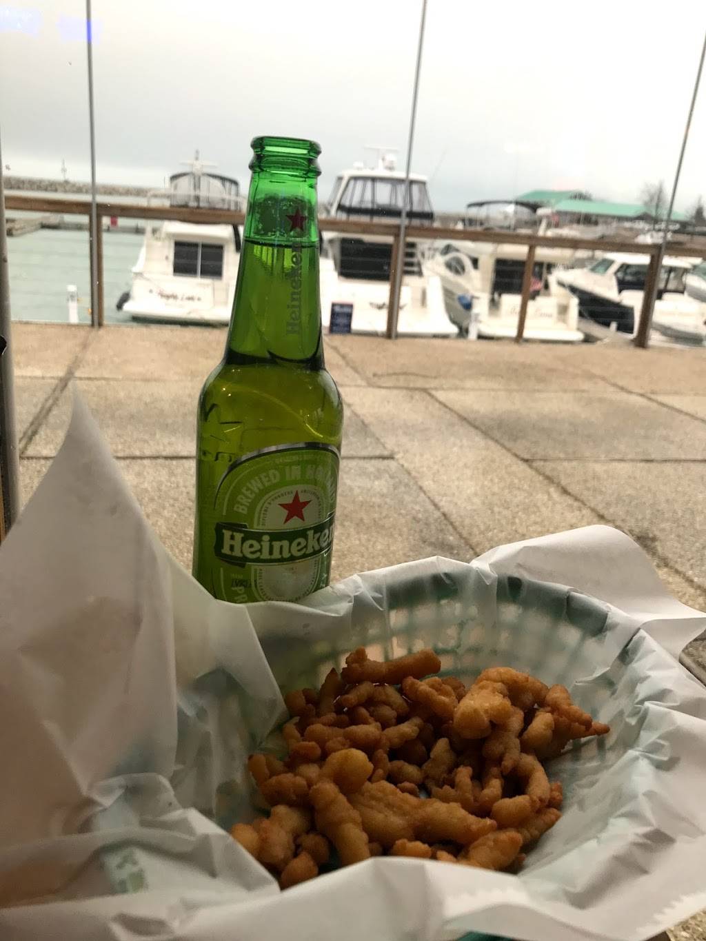 The Tropics | restaurant | 301 North Point Dr, Winthrop Harbor, IL 60096, USA | 8477460600 OR +1 847-746-0600