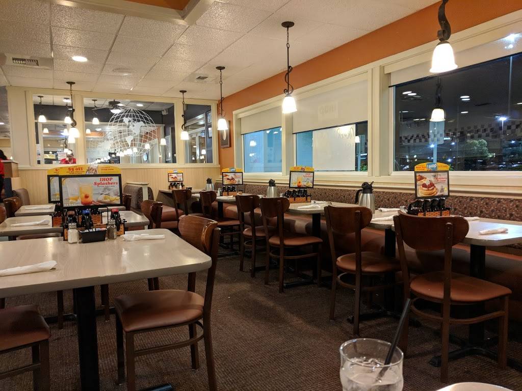 IHOP | bakery | 1981 Pipestone Rd, Benton Harbor, MI 49022, USA | 2699251500 OR +1 269-925-1500