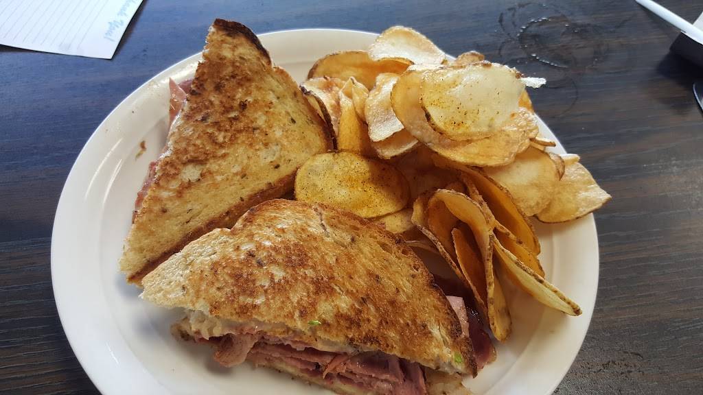 Chuck Wagon Home Cooking | restaurant | 60 E Main St, Apopka, FL 32703, USA | 4078861233 OR +1 407-886-1233