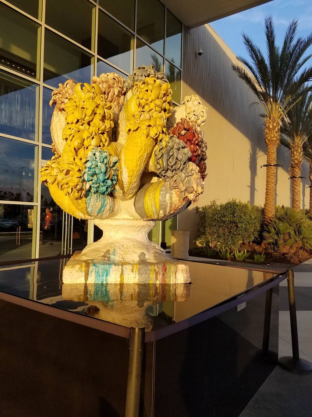 Hollywood Park Casino | restaurant | 3883 W Century Blvd, Inglewood, CA 90303, USA | 3103302800 OR +1 310-330-2800