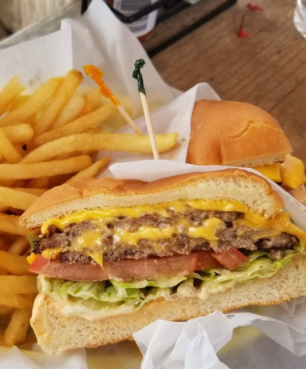 Crystal Cove Shake Shack | restaurant | 7703 East Coast Hwy, Newport Beach, CA 92657, USA | 9494640100 OR +1 949-464-0100