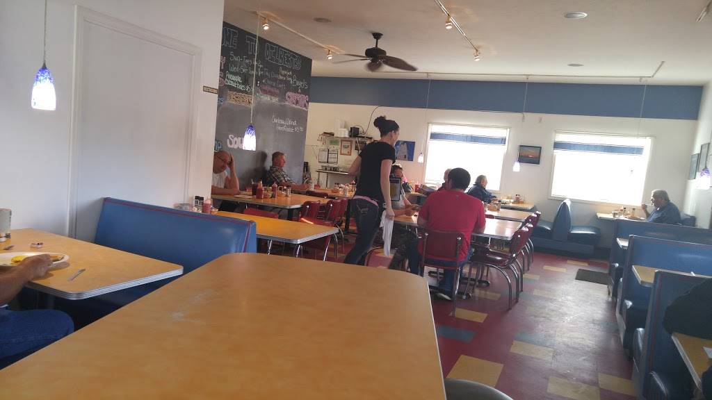 Dilberts | restaurant | 11303 US-31, Interlochen, MI 49643, USA | 2312753005 OR +1 231-275-3005