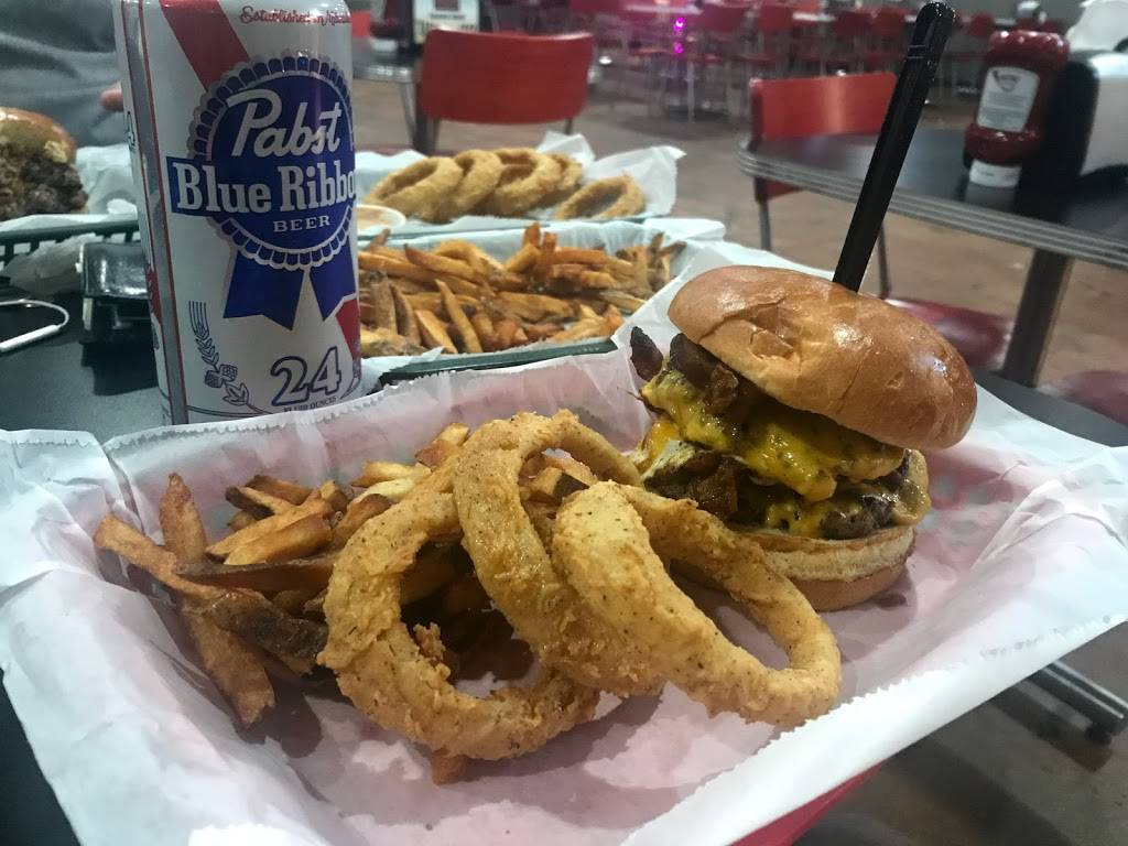 Mojos Famous Burgers | restaurant | 21 Plaza Dr, Travelers Rest, SC 29690, USA | 8646102657 OR +1 864-610-2657