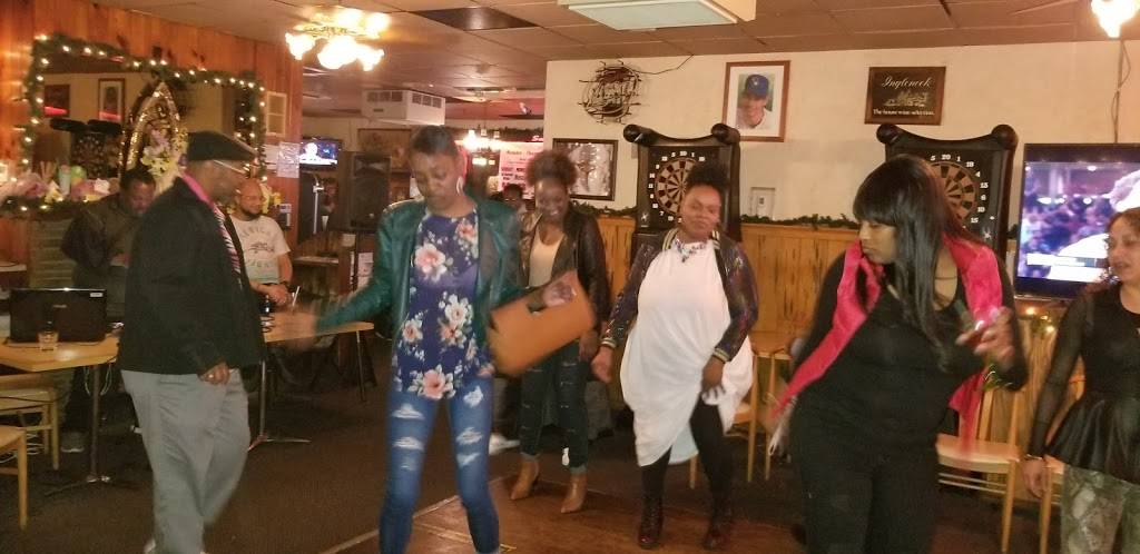 Schneiders Food & Drinks | restaurant | 3717 N 76th St, Milwaukee, WI 53222, USA | 4144666590 OR +1 414-466-6590