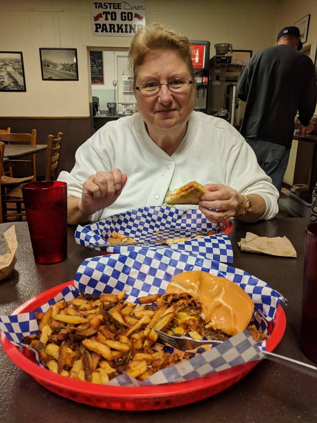 Tastee Diner | restaurant | 575 Haywood Rd, Asheville, NC 28806, USA | 8284125566 OR +1 828-412-5566