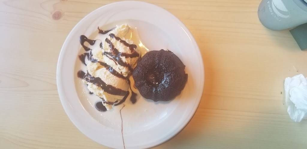 Buckhorn Grill & Pub | restaurant | 1801 Cabelas Ln, Prairie du Chien, WI 53821, USA | 6083265717 OR +1 608-326-5717