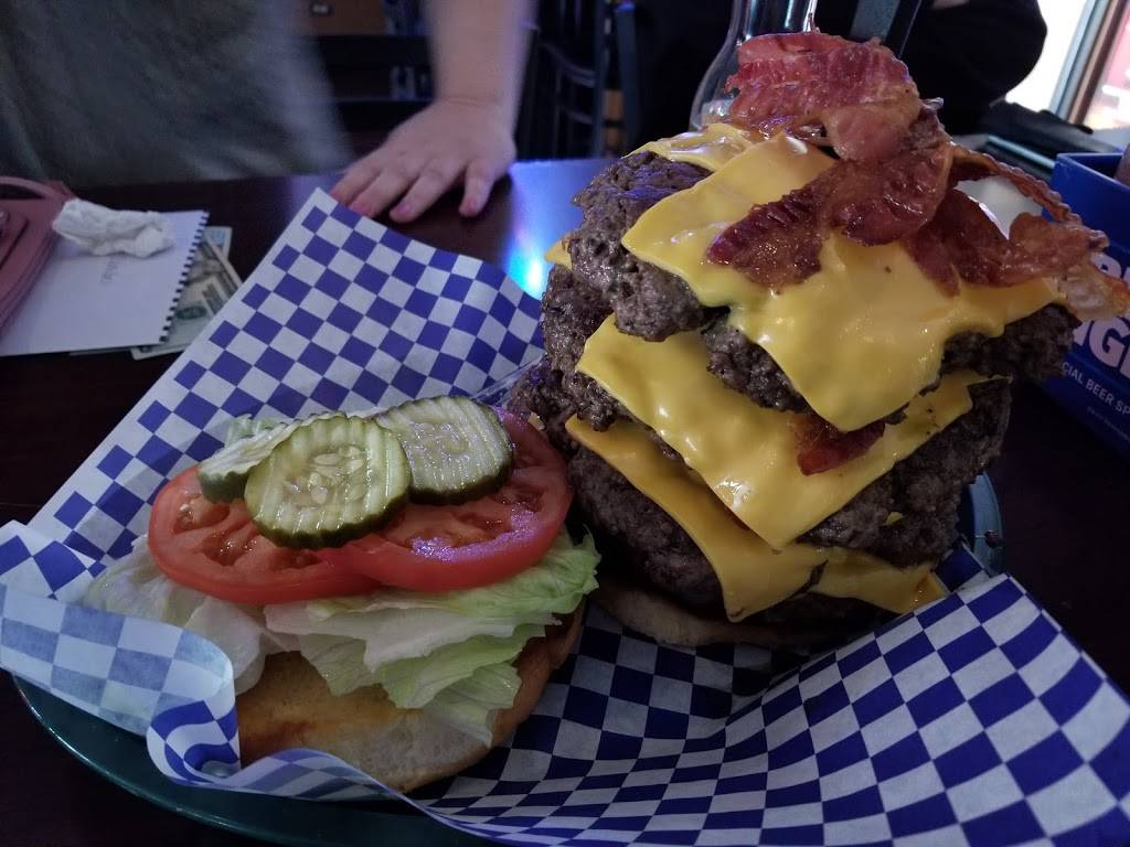 TRs Front Row On Greenwood | restaurant | 219 W Greenwood Ave, Waukegan, IL 60087, USA | 8476232337 OR +1 847-623-2337