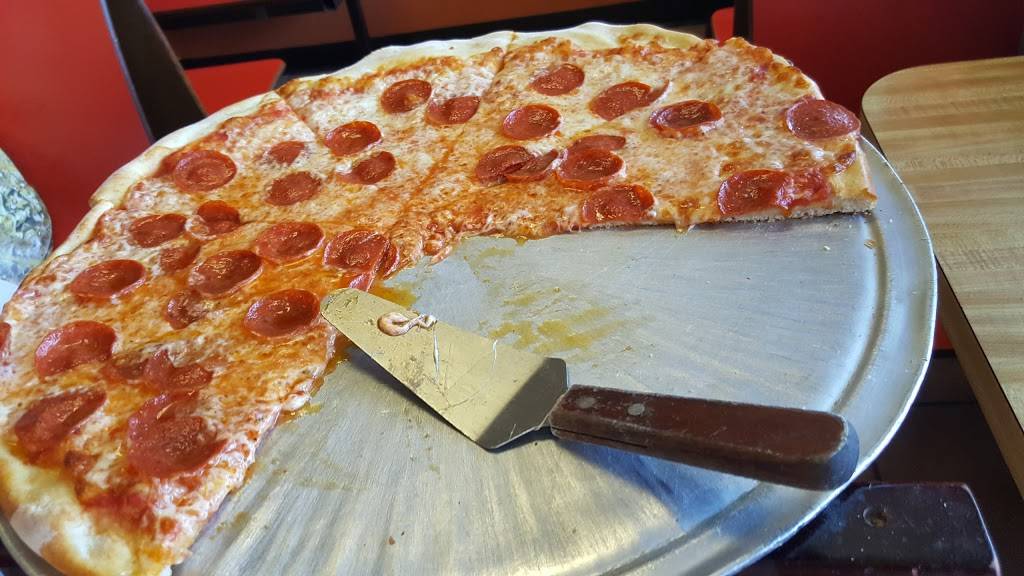 Il Paradiso Pizza & Restaurant | restaurant | 110 Shoprite Blvd, Ellenville, NY 12428, USA | 8456475808 OR +1 845-647-5808