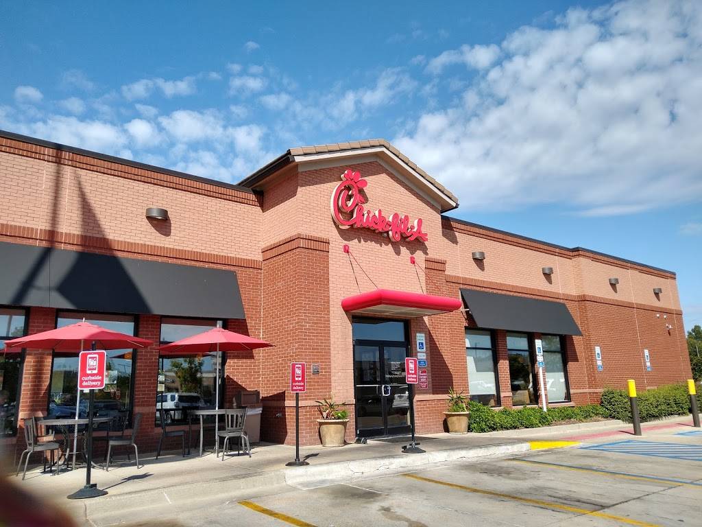 Chick-fil-A | restaurant | 701 MS-12 E, Starkville, MS 39759, USA | 6623244460 OR +1 662-324-4460