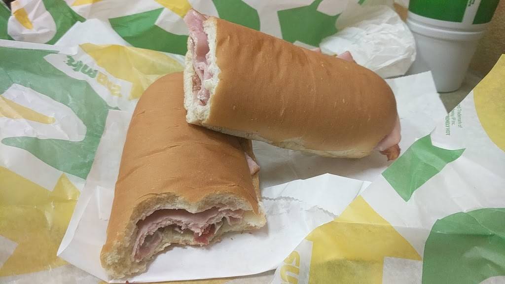 Subway | restaurant | 1600 Anderson Rd, Petoskey, MI 49770, USA | 2313489040 OR +1 231-348-9040