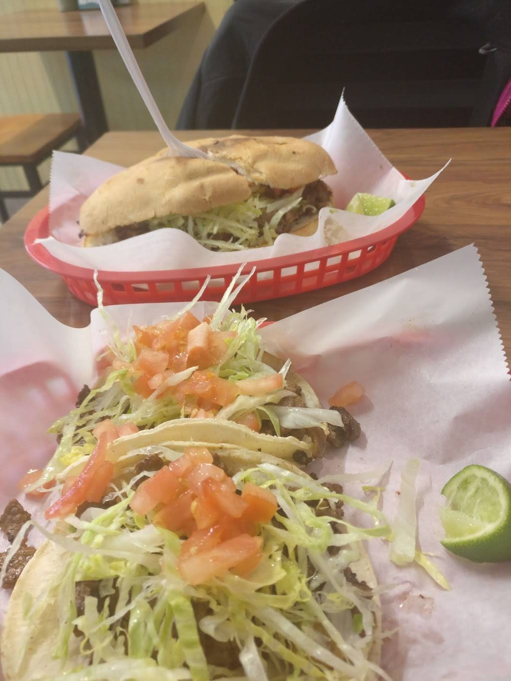 Carmelas Taqueria | restaurant | 1206 W Lawrence Ave, Chicago, IL 60640, USA | 7732755321 OR +1 773-275-5321